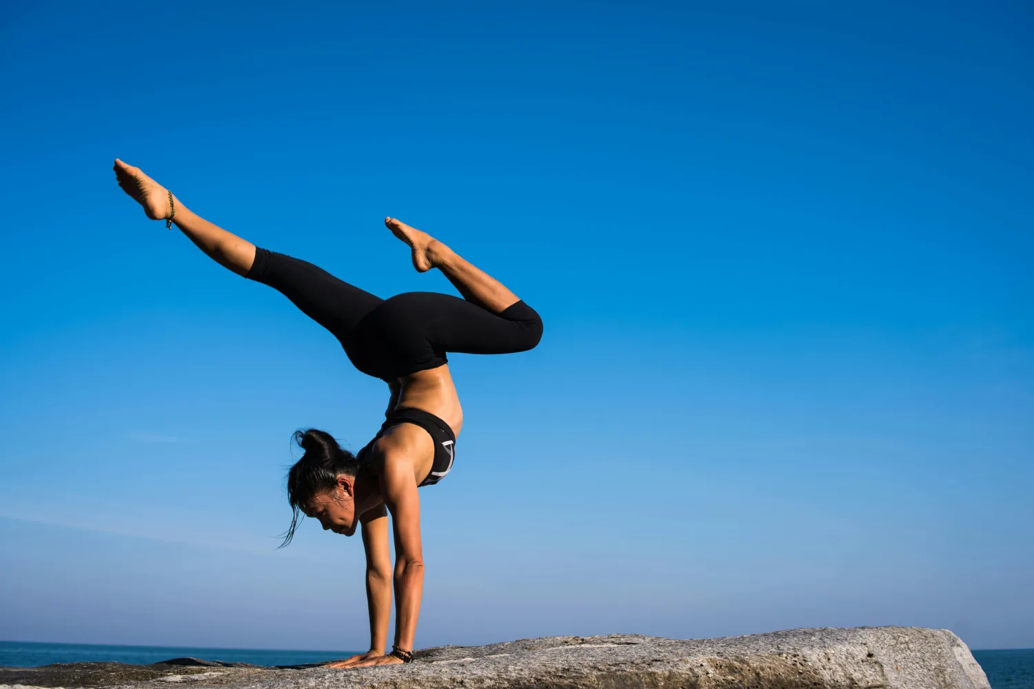 Aegean_Active_Wellness_Retreat_girl_yoga