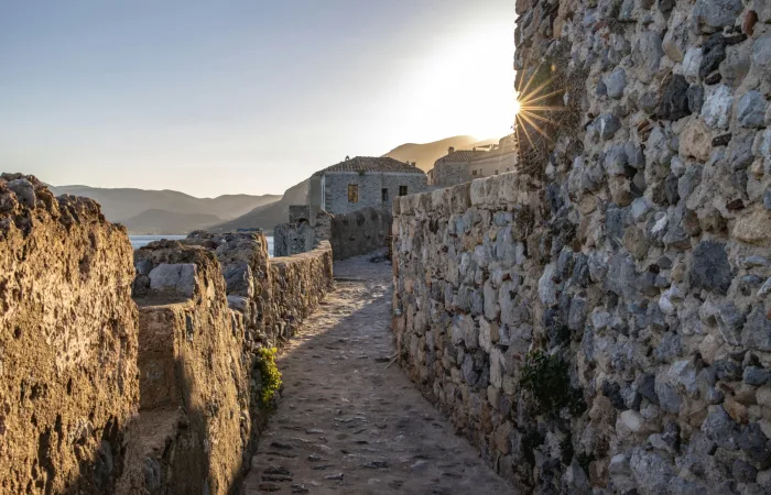 Peloponnese_Unveiled_From_Myths_to_Mountain_Trails_bg